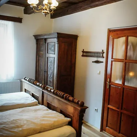 Antik Porta-hangulatos Paraszthaz Kerttel,borospincevel Es Infraszaunaval Holiday home